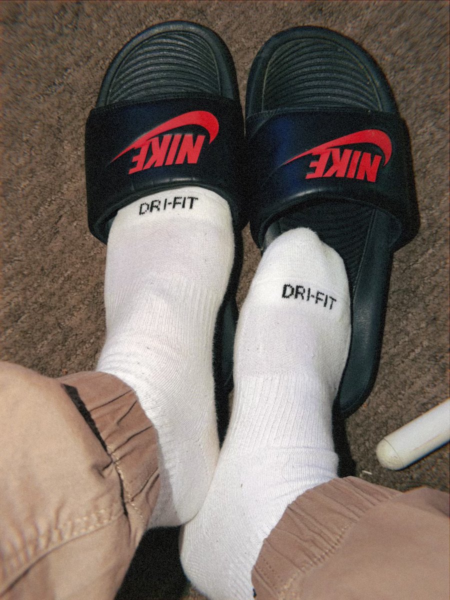 immissinganeye's tweet photo. When you don’t have to wear shoes and can be in your slides and socks… #slidesandsocks https://t.co/KgokeUC9lO