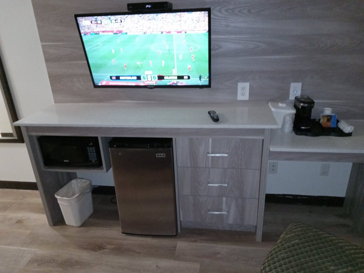 JOHNBROUMAS's tweet photo. Surrey BC Tuesday July 7 2026 my Hotel room today. Breakfast at the Hotel. Surrey Central City Mall shopping today. Burger King 👑 Whopper combo for lunch and chocolate sundae. 
King 👑 Burger Dr Pepper Chocolate Bar Chips for dinner. 
FIFA World Cup Soccer today 🙂🍔🍟🥤🍨🍫⚽🏟️ https://t.co/QHNHeZtzRZ