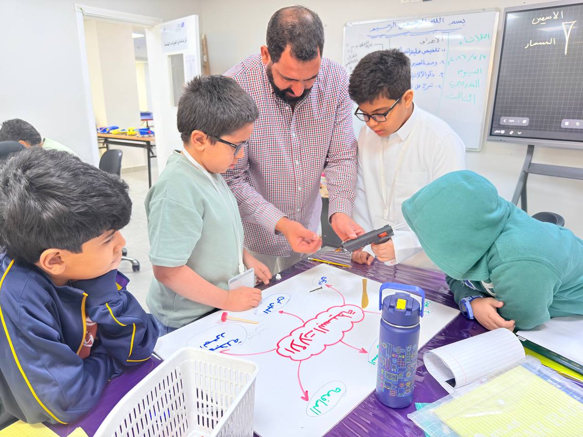alanjal_schools's tweet photo. صور من فعاليات برنامج موهبة الإثرائي الأكاديمي 2026 في مدارس الأنجال الأهلية بالأحساء             
فعاليات اليوم الثالث  
حقيبة كن عالما في الفيزياء والهندسة #برنامج_موهبة_الإثرائي_الأكاديمي_2026_في_مدارس_الأنجال_الأهلية_بالأحساء
@mawhiba https://t.co/bPjAZHtH2D