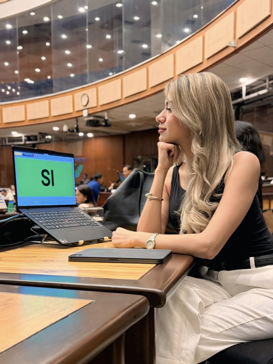 cristinajacomee's tweet photo. Se les cayó el discurso.

Durante días intentaron instalar el relato de que quien no apoyaba esta reforma estaba del lado de la delincuencia. Hoy como @BancadaRC5 con nuestro a favor de la Ley de Extradición, esa narrativa quedó sin sustento.

Ahora el Gobierno ya no tiene excusas. Tiene todas las herramientas para demostrar con resultados, y no con discursos, que realmente va a combatir al crimen organizado.