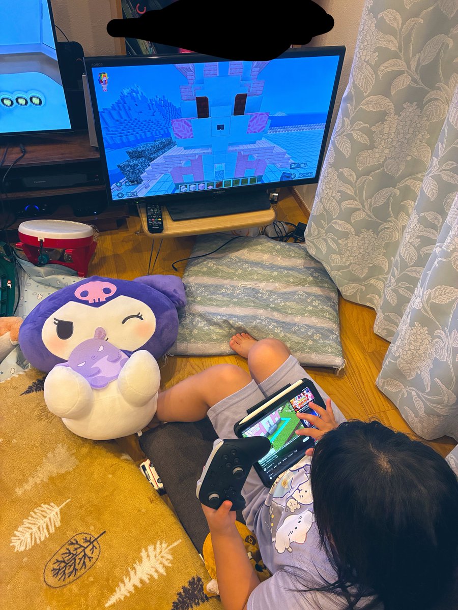 Lesfoul's tweet photo. おはようございます
上の子、なんか見ながらマイクラでうさぎハウス作ってた https://t.co/ZjF7A8wFwp
