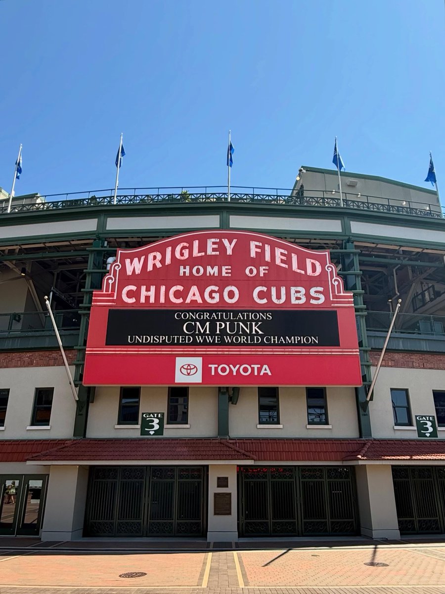 Teffo_01's tweet photo. Wrigley Field put a message today congratulating CM Punk on his WWE Title win!

King of Chicago ❤️ https://t.co/B9k9lBE7hw