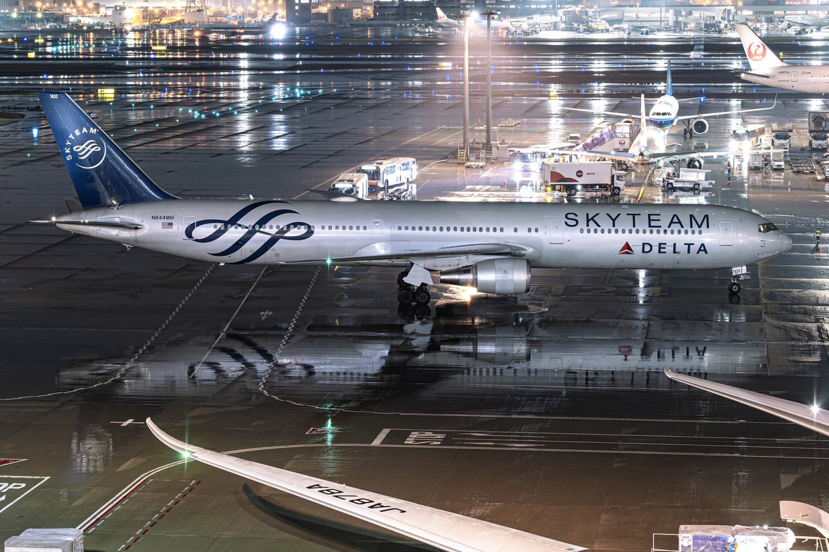 m414_p's tweet photo. #B767からしか得られない栄養素 https://t.co/taWVPc5hdX