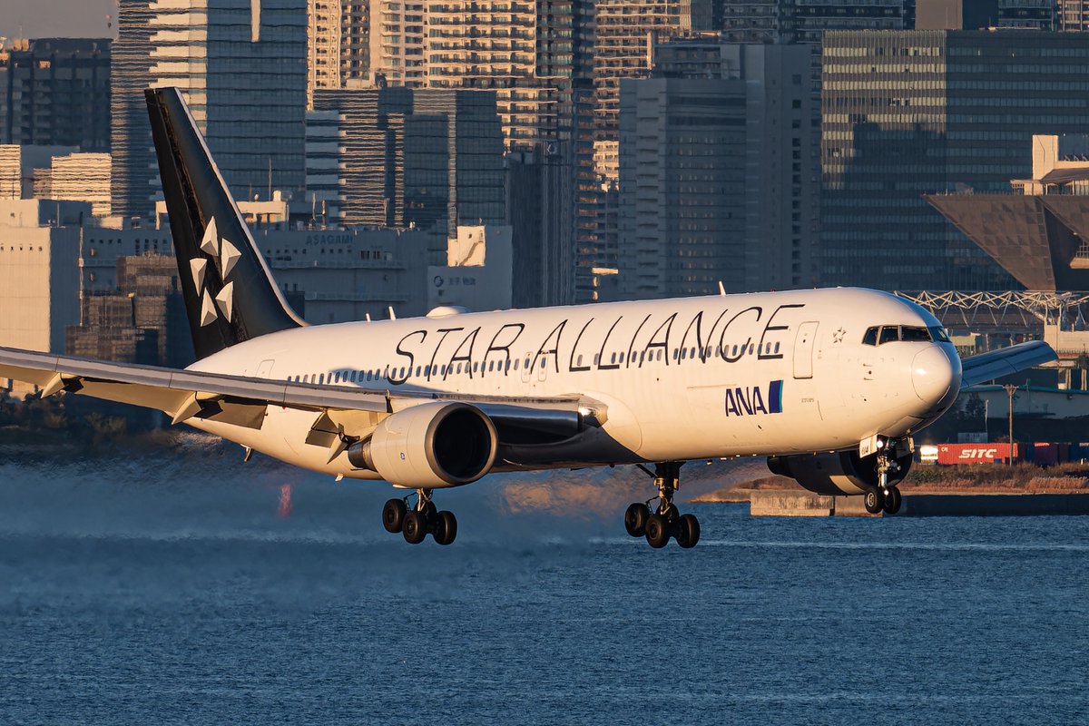 m414_p's tweet photo. #B767からしか得られない栄養素 https://t.co/taWVPc5hdX