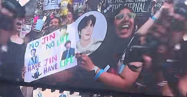 1jin_rr's tweet photo. NO JIN NO LIFE - HAVE JIN HAVE LIFE https://t.co/UNd1uryAlb