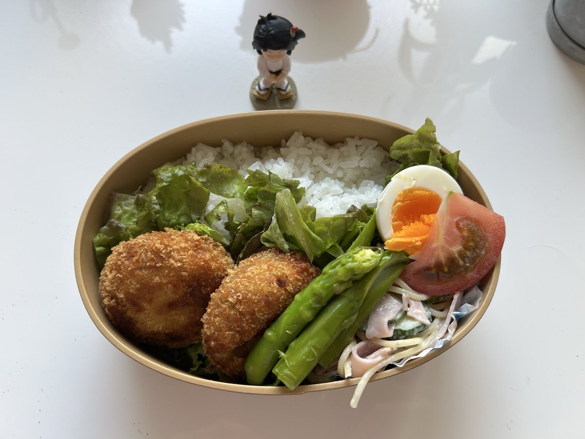 GOTO1723344's tweet photo. 今日は大好きな叔母のコロッケ
私が外出しとる時にわざと美味しいご飯をつくっとるからコロッケ食べれてラッキー🤞🏻

スパサラは場所も取れるし色合いもいいし、最高でふ https://t.co/a7aEnW3Uhw