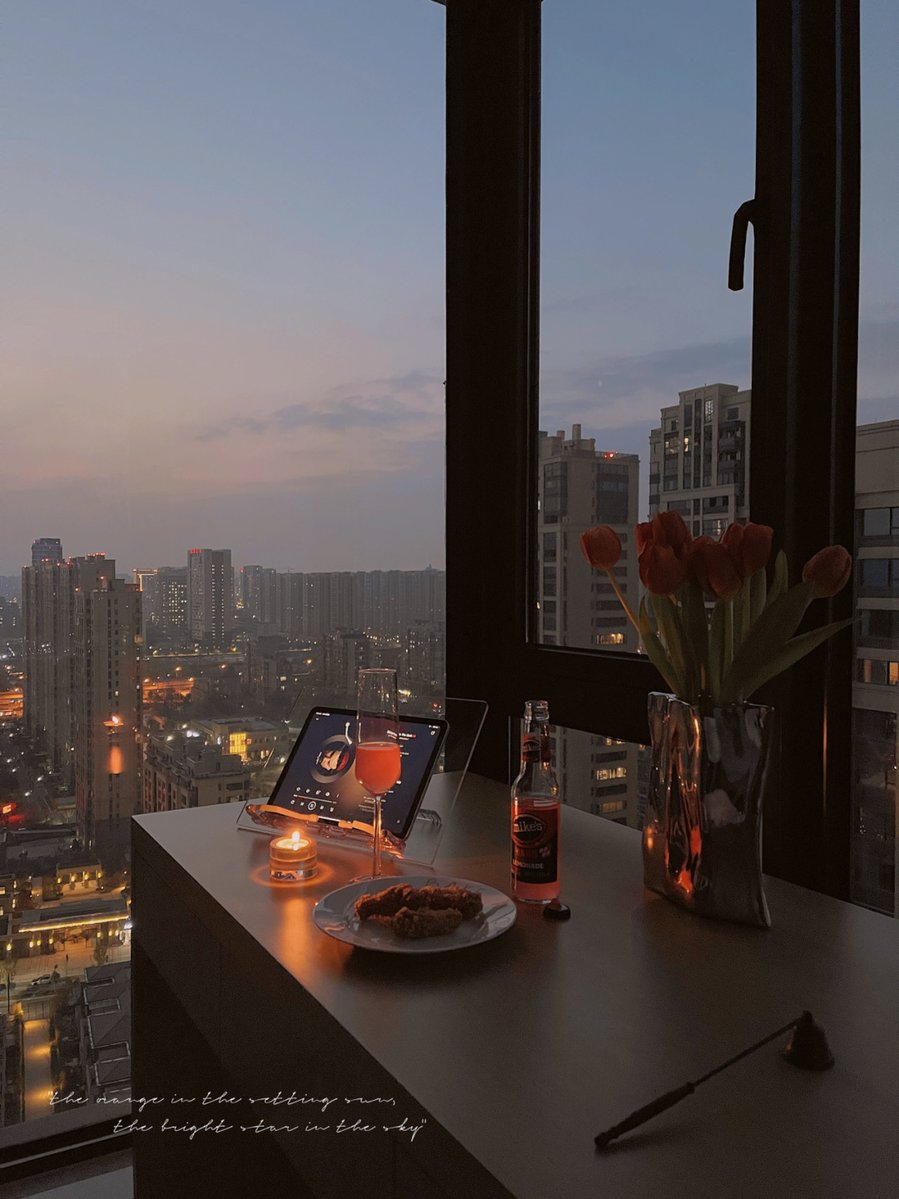 eban5678's tweet photo. Today’s mood is 100% cozy, with a side of leftover cookie crumbs and no urgent deadlines. Pure small-win bliss.， https://t.co/CcSHhiyCA5