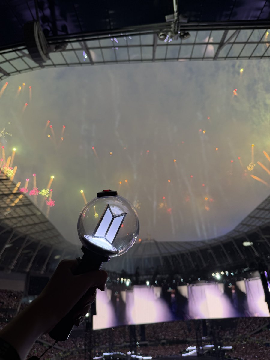 adrikive's tweet photo. thank you bangtan ♡ https://t.co/lwfpAWhg4P