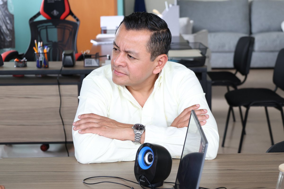 CAPCEEGobPue's tweet photo. En seguimiento al compromiso del gobernador @armentapuebla_, el director general de #CAPCEE, Alejandro Loranca, sostuvo una reunión con el alcalde de @TexmelucanAyto, @JuanMa_AlonsoR, para concretar proyectos en favor de la infraestructura educativa en Puebla.🏫
#PorAmorAPuebla. https://t.co/7OJDvfs6Ds