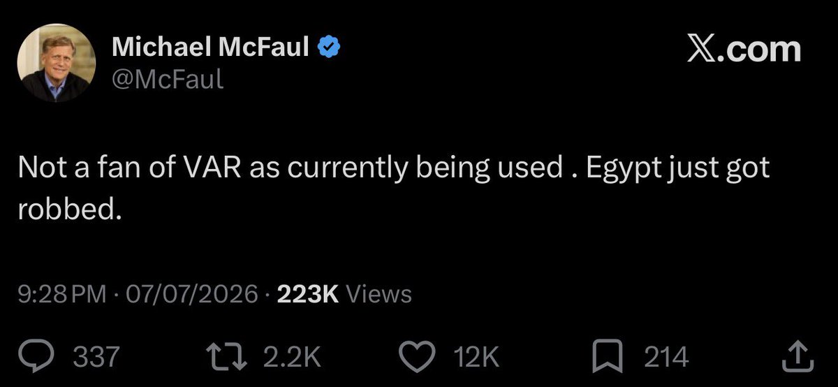 M0ATH's tweet photo. 🔴: الظاهر ان تقنية ال "VAR" من الاشياء اللي خربت متعة كرة القدم، حالياً في جدل كبير وعدد من المشاهير والصحف العالمية تتكلم عن موضوعها وكيف انه الغي هدف مصر بسببها…

من بين الشخصيات اللي علقت على الموضوع اسطورة الشطرنج كاسباروف وقال: "هدف مصري لا يصدق يُلغى بسبب خطأ بعيد تماماً، ثم يتكرر نفس الموقف بعدها بضع دقائق ويُحتسب هدف للأرجنتين دون إلغاء! لا وجود لتقنية الفيديو (VAR)، لا شيء؟ الفيفا تبدو مجدداً وكأنها أضحوكة فاسدة، تحابي النجوم وتجاملهم"

ايضاً البروفسور مايكل ماكفول، أستاذ العلوم السياسية في جامعة ستانفورد قال: "لست معجب بالطريقة التي تستخدم بها تقنية VAR حاليا، لقد تعرضت مصر للسرقة للتو"

وبعض الصحف سلطت الضوء على التقنيه واللي اثرت على المباراة بنظرهم