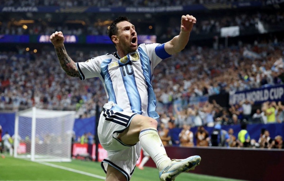 bytopux's tweet photo. We love Argentina and Messi. Because they love Türkiye too. Messi #Argentina #Egypt #ARGEGY Argentina - Egypt https://t.co/QN4stOysOs
