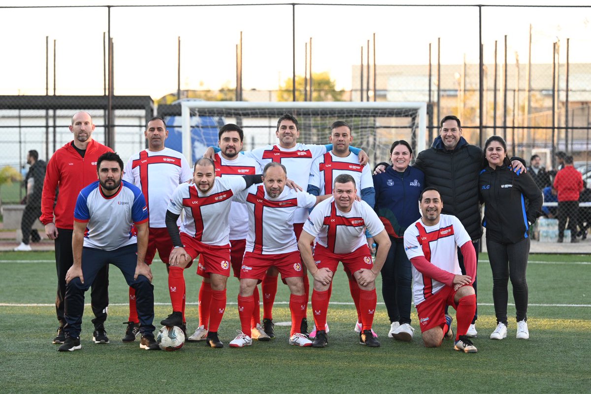 sndpy's tweet photo. #Fútbol⚽️ • El balón no se detiene en el Complejo SND✨️🙌🏼

Una nueva fecha del Torneo Interinstitucional reunió a equipos representantes de diversas entidades del #GobiernoDelParaguay🇵🇾🥳

El frío no ataja las ganas de competir y compartir💪🏼🤩

#ElDeporteNosUne🤝🏼 https://t.co/oBxYOsmNUj