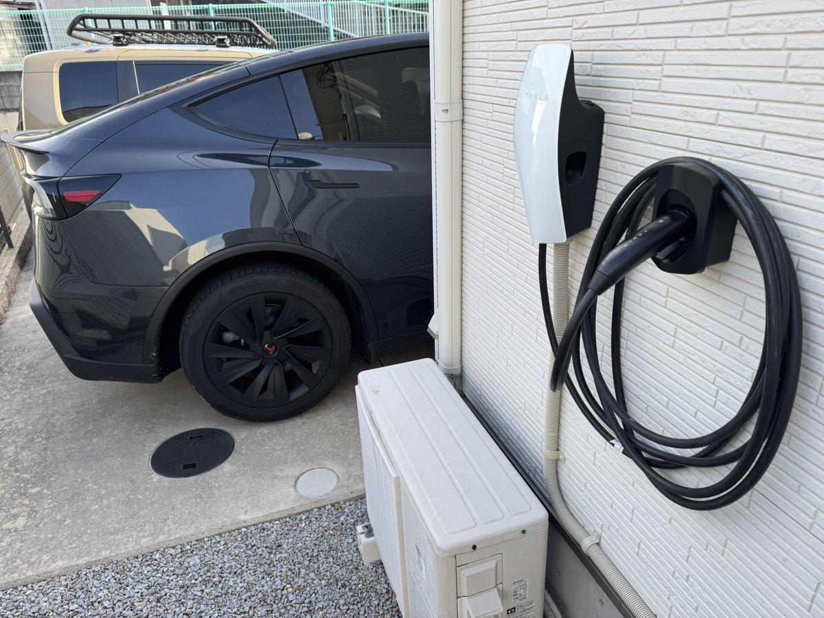 clef699182's tweet photo. 週一とは言え、毎回ケーブル伸ばすのが面倒くさいんですよね😅

#Tesla
#ModelY https://t.co/PiBEP8dV04