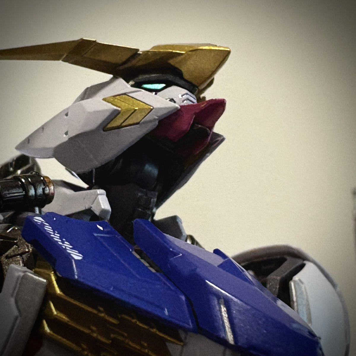 maru3works's tweet photo. おはようございます😆
-　

けっこー上向く。

しかし、金が
なかなか金だなぁ。

-
METAL BUILD ガンダムバルバトス（第4形態）＋ブーメランメイス
-
いってらっしゃいませ！
or ごゆるりと♪

#ガンダムバルバトス
#鉄血のオルフェンズ
#METALBUILD https://t.co/IDgytSSLqk