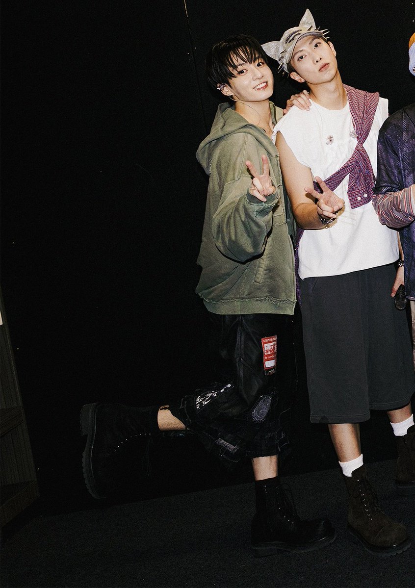 InfoJungkookBR's tweet photo. A POSE https://t.co/daUJSVvXC1