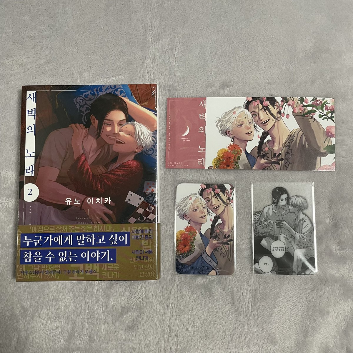 Min___6061's tweet photo. 새벽의 노래 2 소책자 초판 미개봉 포카 포토카드 전시회 티켓 양도 판매

일괄 1.5 https://t.co/lzAOQvyc8H
