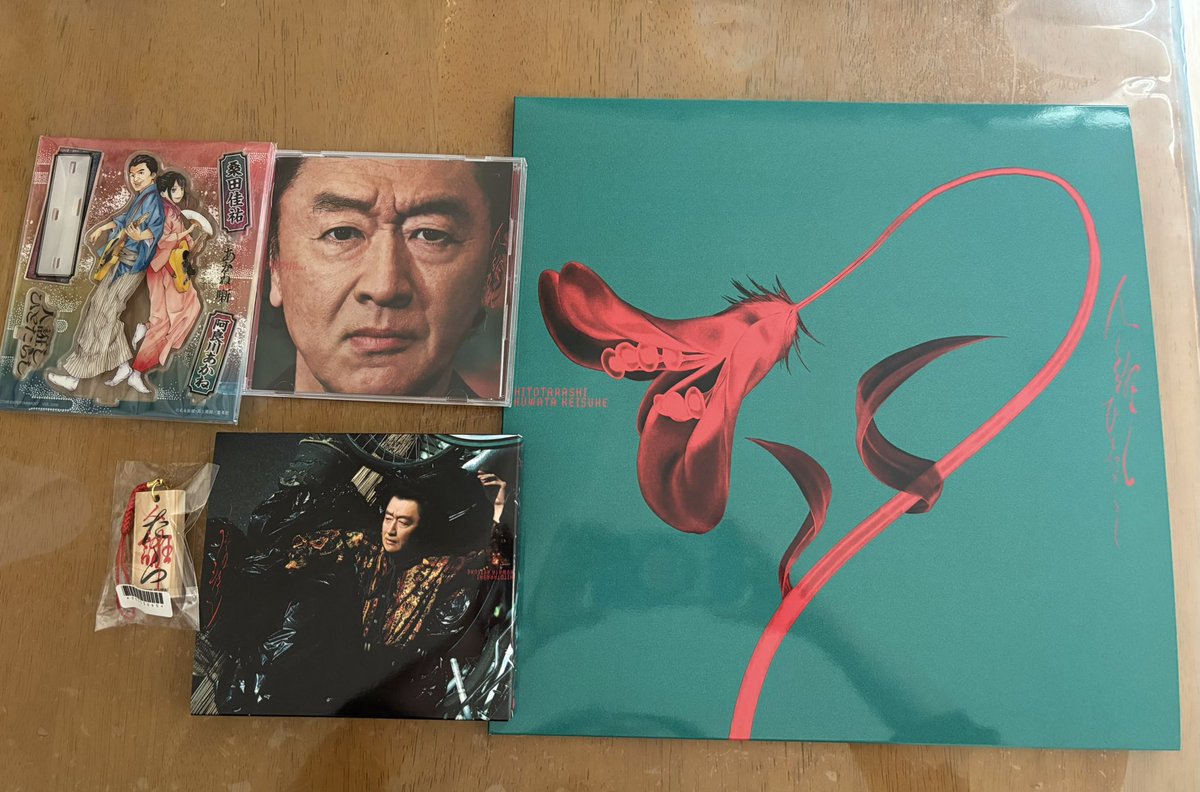 アナログ盤、今回初めて購入 CD盤の桑田さんのジャケ写アップの大盤が