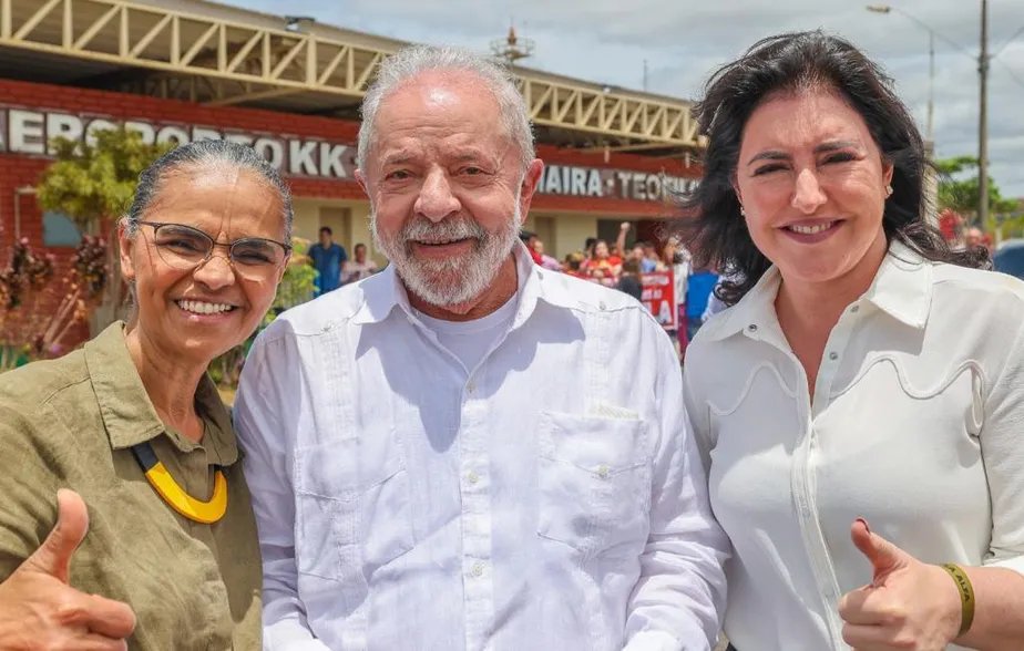 SodLinda's tweet photo. Pesquisa Datafolha divulgada hoje aponta que Simone Tebet e Marina Silva lideram a disputa para o Senado Federal no Estado de São Paulo. Marina tem 18% da intenção de votos e Tebet tem 16%. Eu não posso acreditar que o politizado eleitor paulista vai eleger estas duas! Não dá! https://t.co/aTtrjuspL2