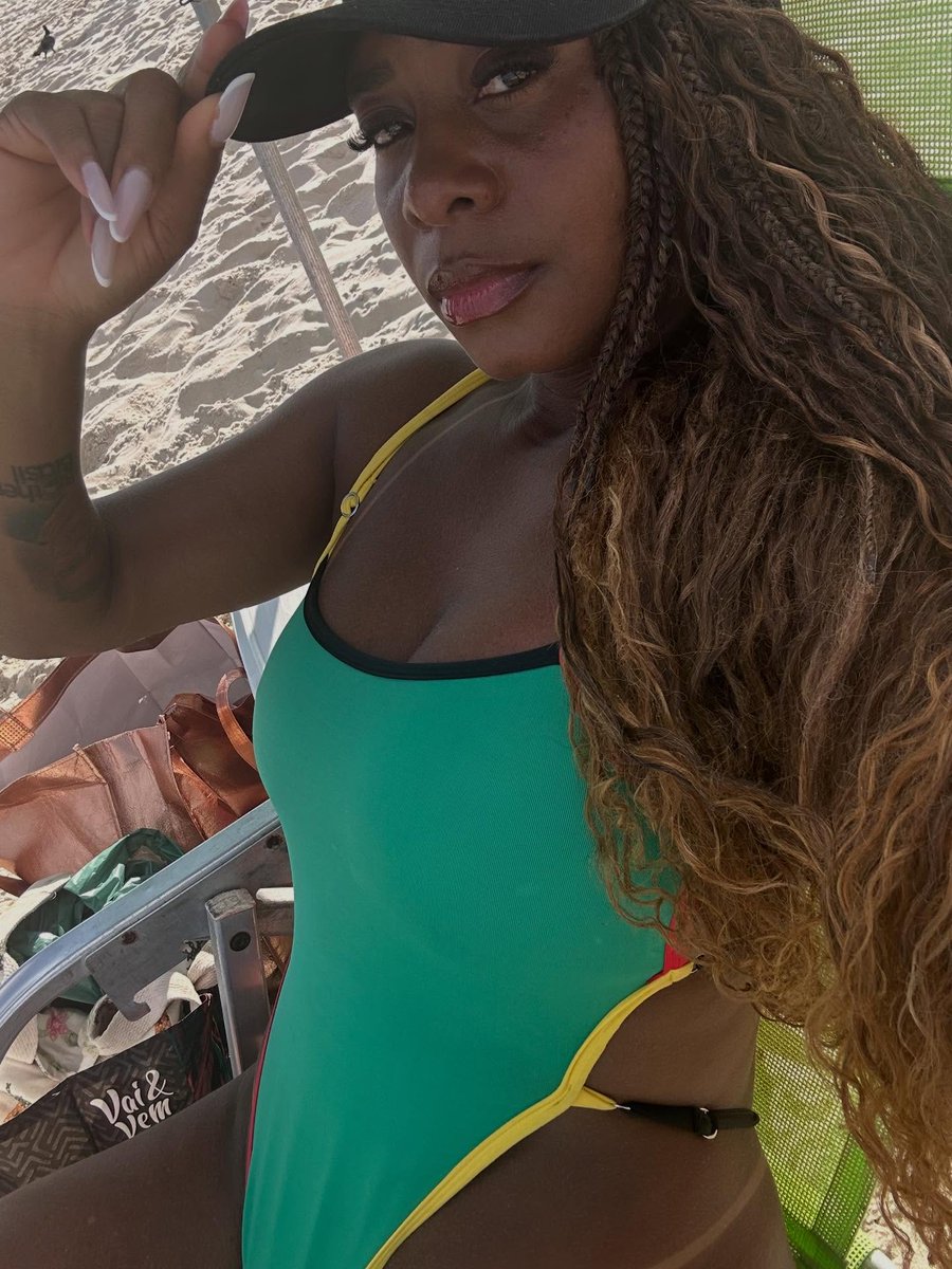 amantesdenegras's tweet photo. Essa curva tá pedindo atenção 🍑🍫 O que achou?
#AmantesDeNegras #NegrasLindas #RainhasNegras #Melanina https://t.co/gKcZkLnlM4
