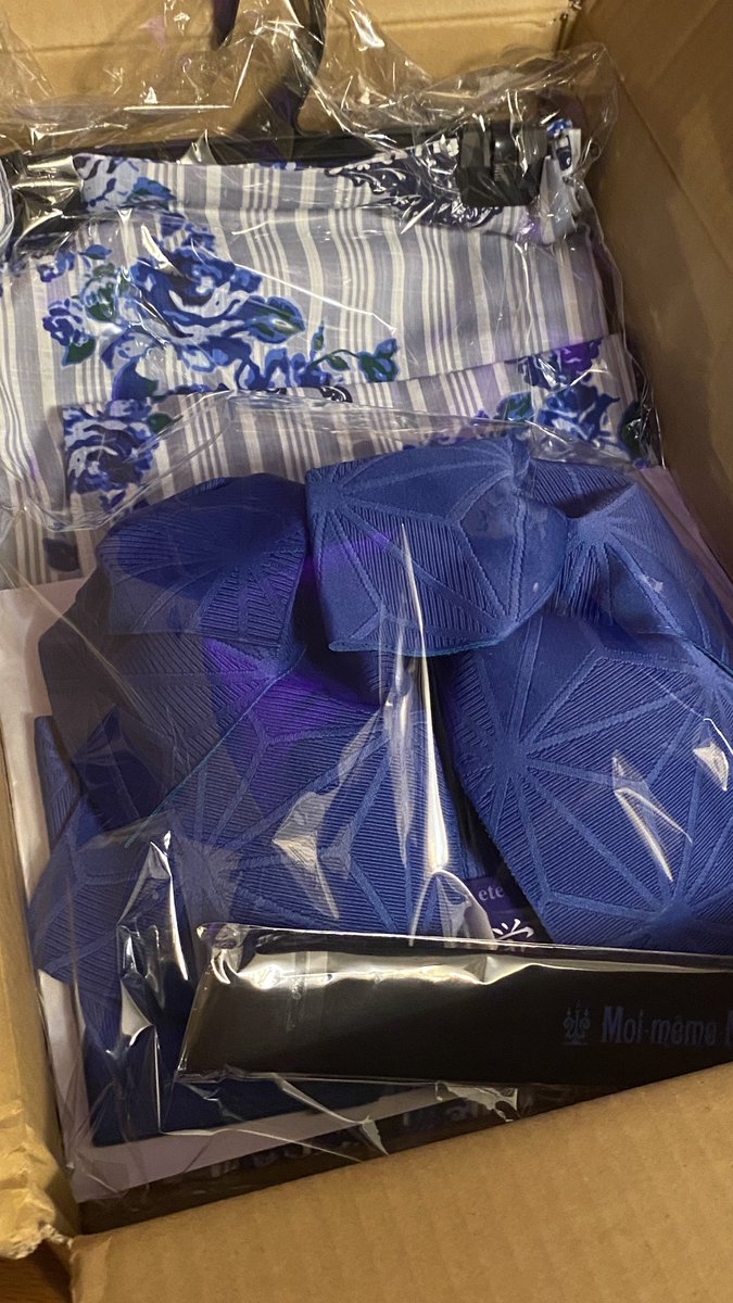 K272241's tweet photo. Finally got my last Moitie package just in time for Paris! I’m flying out tomorrow! I’m so excited to go see Mana Sama again!!! https://t.co/eVRfrPESea