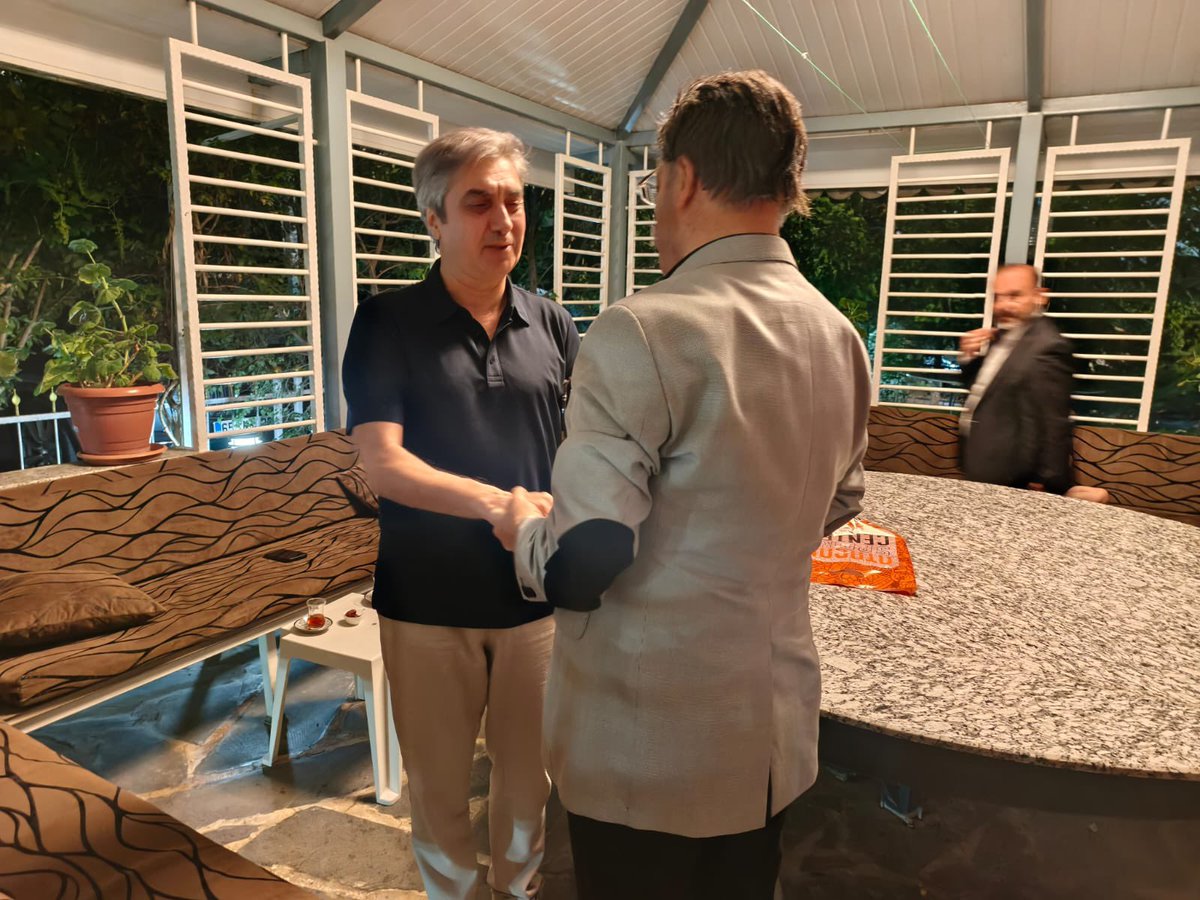 K_Turkmenoglu_V's tweet photo. Ülkemizin sevilen sanatçısı Necati Şaşmaz ile Van’da bir araya gelerek, kültür ve sanat üzerine samimi bir sohbet gerçekleştirdik.

Nazik sohbeti için kendisine teşekkür ediyor, yeni projelerinde üstün başarılar diliyorum. 🎬🇹🇷
@NecatiSasmaz https://t.co/IprWeuaBPd