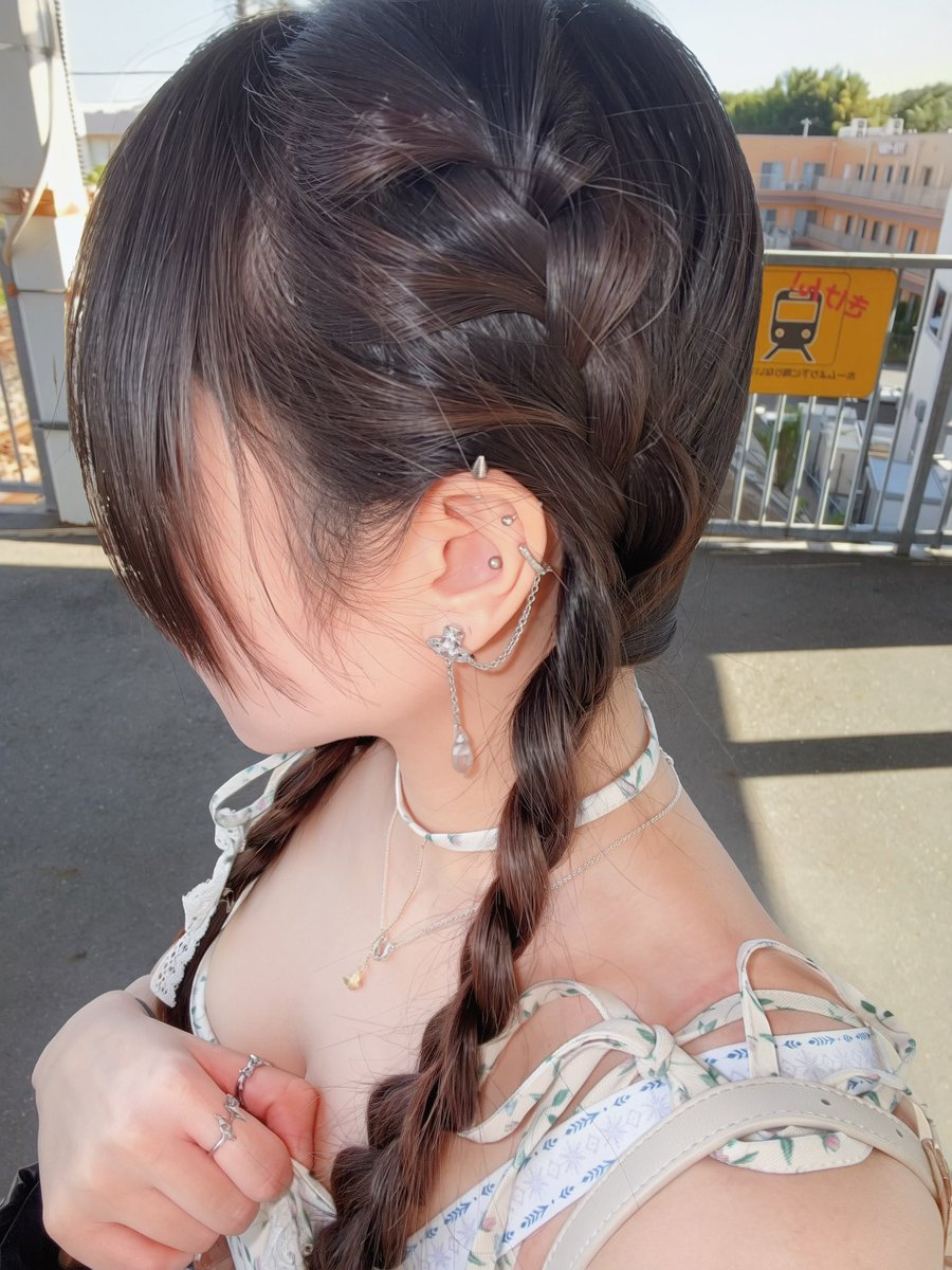 Xseri4's tweet photo. 今日の編み込みヘアメ、不器用ながら上手くいったとおもう https://t.co/SL1Azyp6GI