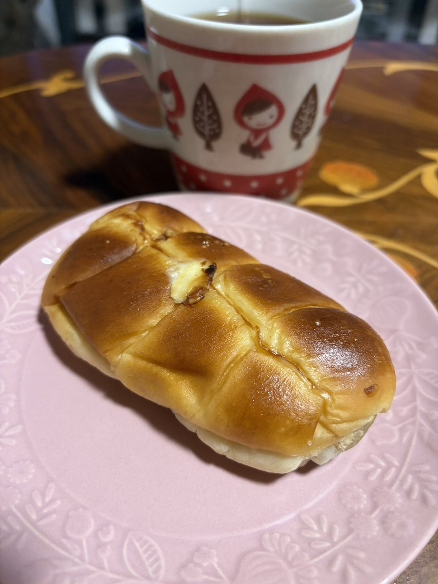 otou0208's tweet photo. ドングリで買って来たちくわパン
美味しゅうございました😋💕
#タンパク質多め
#DONGURI
#札幌パン屋 https://t.co/mo3PgiSEfY