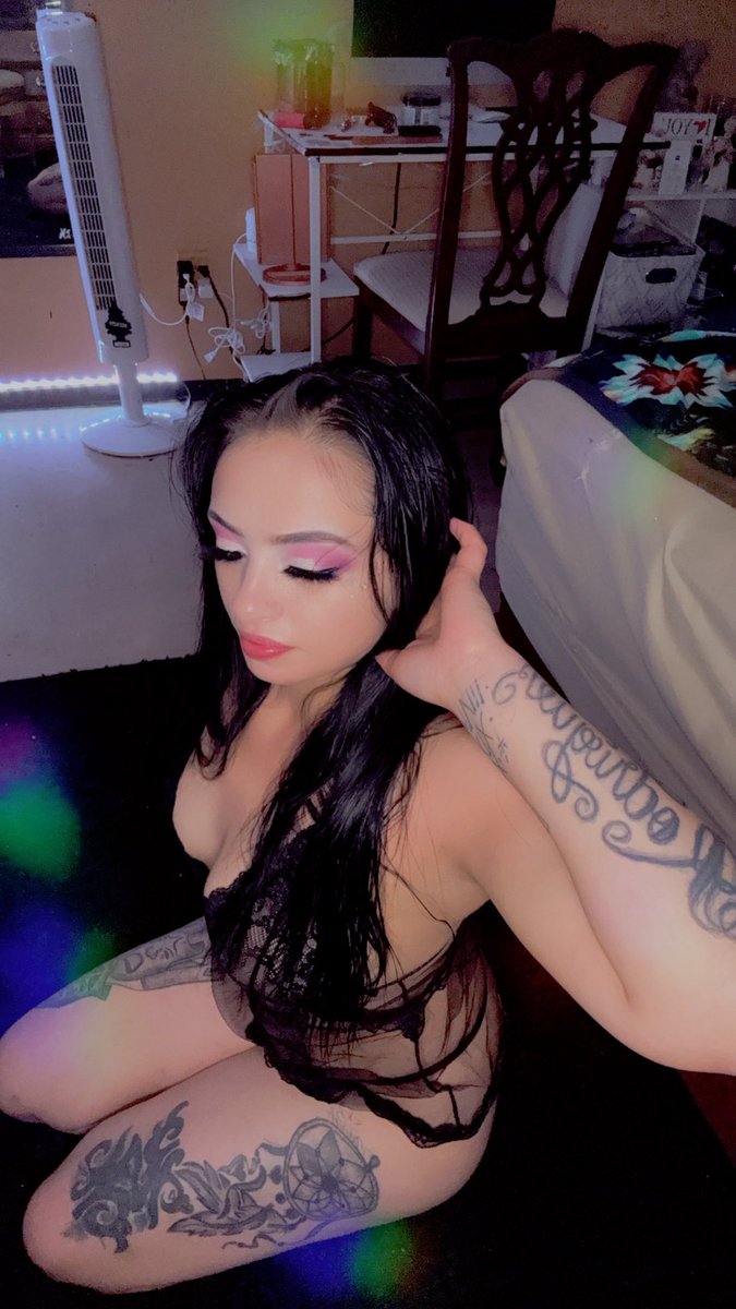 Cherrykisso6's tweet photo. Body tea 💅 face never declines 😍 #fypシ゚viral #bodytea #pretty #folaplaygopay #FolloForFolloBack  #onlyfans  # https://t.co/65FRRNQdgZ