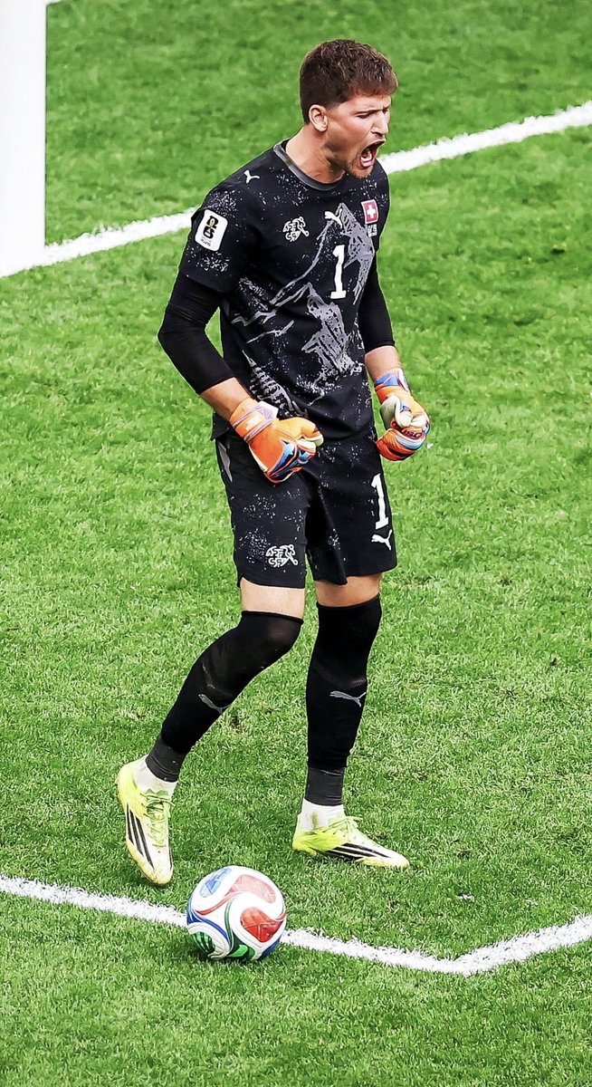 Federovella's tweet photo. Suiza 🇨🇭 pasa 4tos de final después de ganarle por penales a Colombia 🇨🇴. El partido tuvo oportunidades para los dos lados, el ganador sintió la falta de Manzambi y los cafeteros no repitieron. Lindo partido tendremos en 4tos.

0(4) - 0(3) https://t.co/EROkOAFZtM