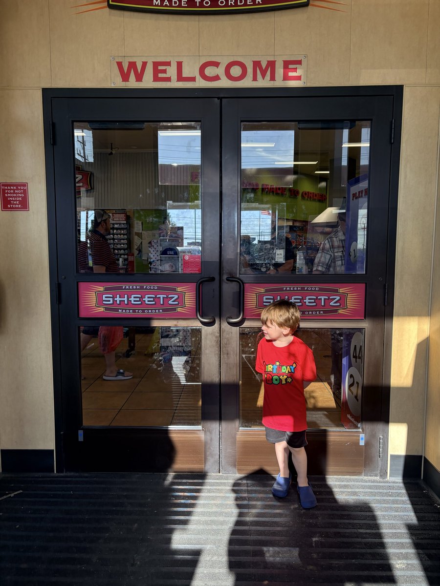Dev_Gass23's tweet photo. Where does my 4 year old want to eat dinner for his birthday?! @sheetz of course 🤣 https://t.co/HPqq8IS5FY