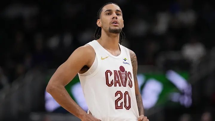 cflopicks's tweet photo. Pack your bags buddy. Bron going home https://t.co/2ig17auK1a