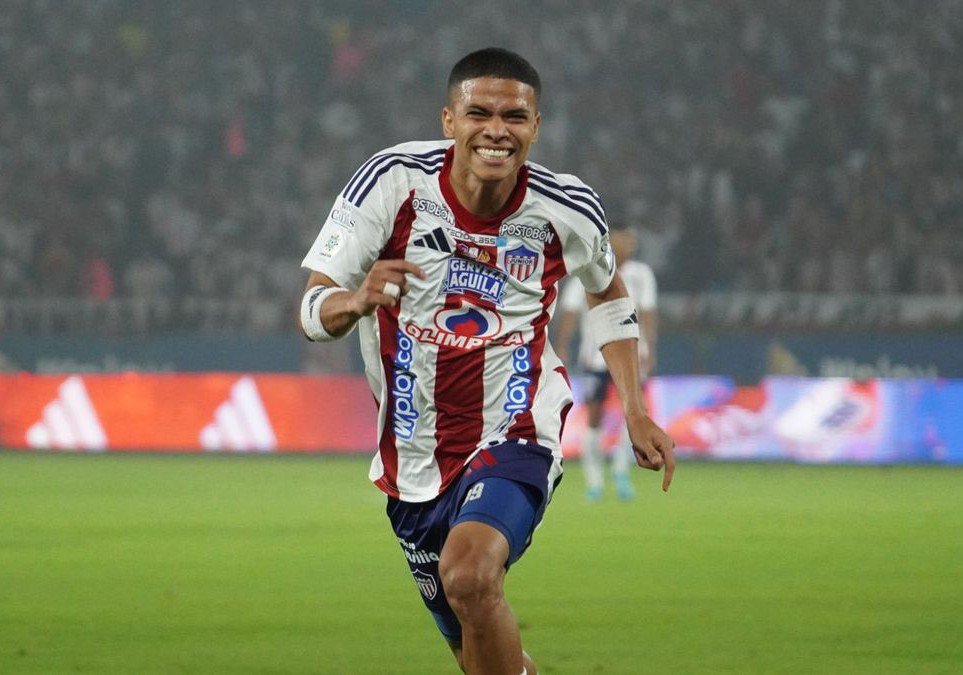 Cantillista's tweet photo. Perdonalos José Enamorado, nunca te dieron la oportunidad y prefirieron llevar a un tronco solo porque juega en la liga de argentina en un equipo de media tabla. https://t.co/bcryTsrrCi