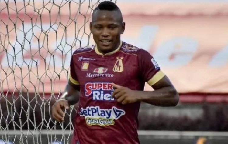 Cantillista's tweet photo. Perdonalos José Enamorado, nunca te dieron la oportunidad y prefirieron llevar a un tronco solo porque juega en la liga de argentina en un equipo de media tabla. https://t.co/bcryTsrrCi