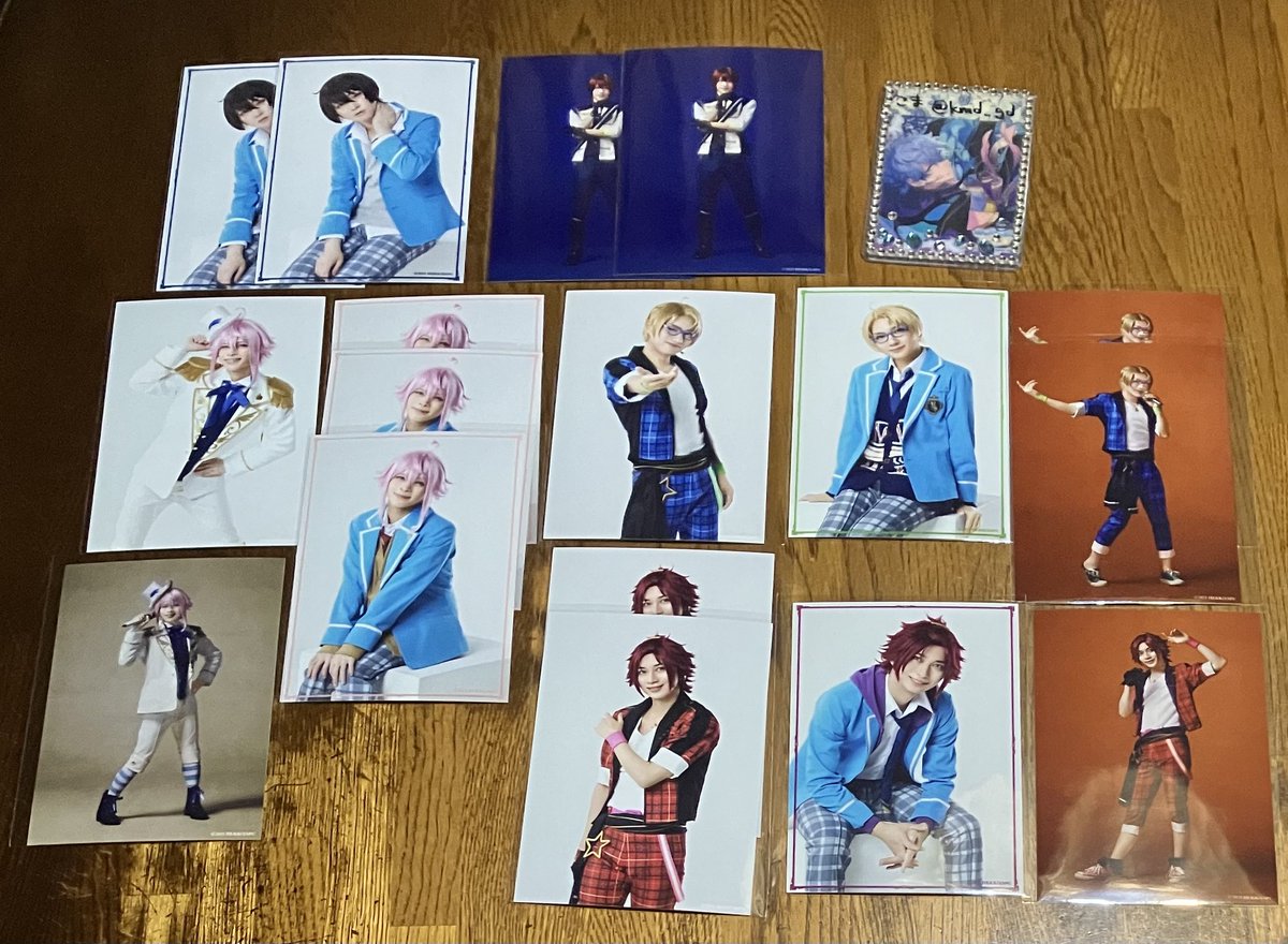 kmd_gd's tweet photo. あんステ 交換
▽譲
RfK
ランダムブロマイド チェキ 特典
司 凛月 真 真緒 英智 桃李

▽求
ランブロ：泉 返礼祭・嵐(返礼祭＞ユニット1)・凛月ユニット1
＞チェキ：泉 返礼祭1・嵐
＞定価＋送料/名古屋手渡し

7/12大阪現地手渡し優先
凛月↔︎ランブロ返礼祭 嵐1＞泉1
特典↔︎チェキ↔︎ランブロ可 https://t.co/hpDGMDIVP8