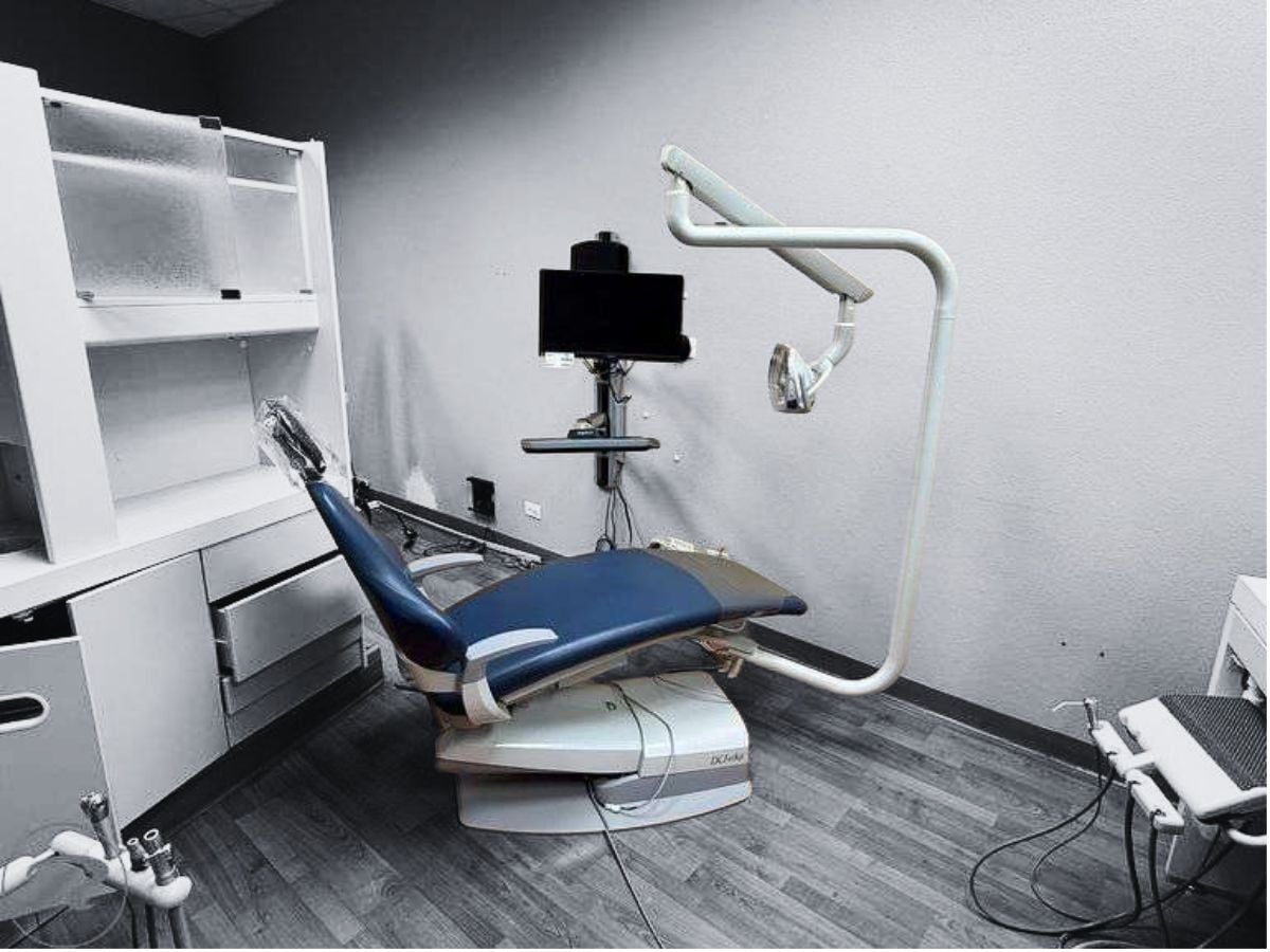 RollerAuction's tweet photo. Complete Dental Practice Auction: X-Ray Machine, Dental Chairs, Instruments and More | Bidding Now Available
Auction Includes: DCI Edge Operatory Chairs, Midmark X-Ray Machine, Island Cabinets, Biolase Laser, Ultrasonic Scaler, Midmark Steam Sterilizer, Lathe Polisher, Midmark Air Compressor, Dental Instruments and Much More!
https://t.co/MINHraDf5V