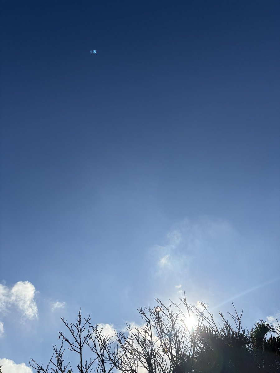 Saato0710's tweet photo. おはよ〜ございます^o^

　週の真ん中
　　　　水曜日〜

晴れ〜☀️

蒸し暑い朝です😳

水分補給こまめに
体調気をつけて♡

今日も元気にᕦ(ò_óˇ)ᕤ💕

今日も一日✨
笑顔✨で過ごせますように♪

#イマソラ
#本日もご安全に
#オキナワ https://t.co/fTGqoNwG3o