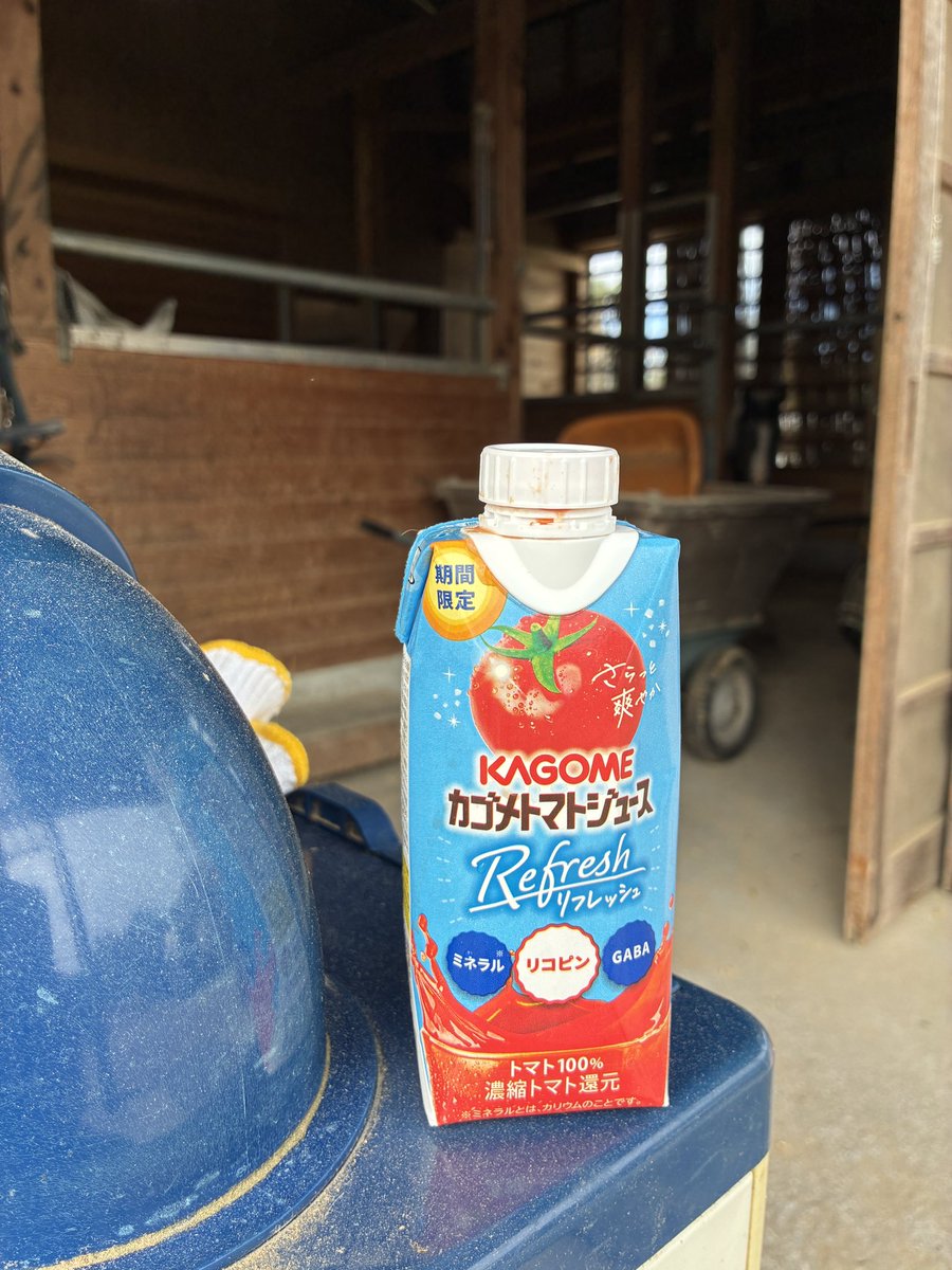 y74222's tweet photo. 美味しい🍅
昔「さらっと絞ったトマト」みたいな缶ジュースがすごく好きで飲んでたけど、
ややそれに近いかな。
でもさすがカゴメさん、サラッとといいつつ濃厚。

あのジュースまた飲みたいなぁ。 https://t.co/yi62w4L5JL