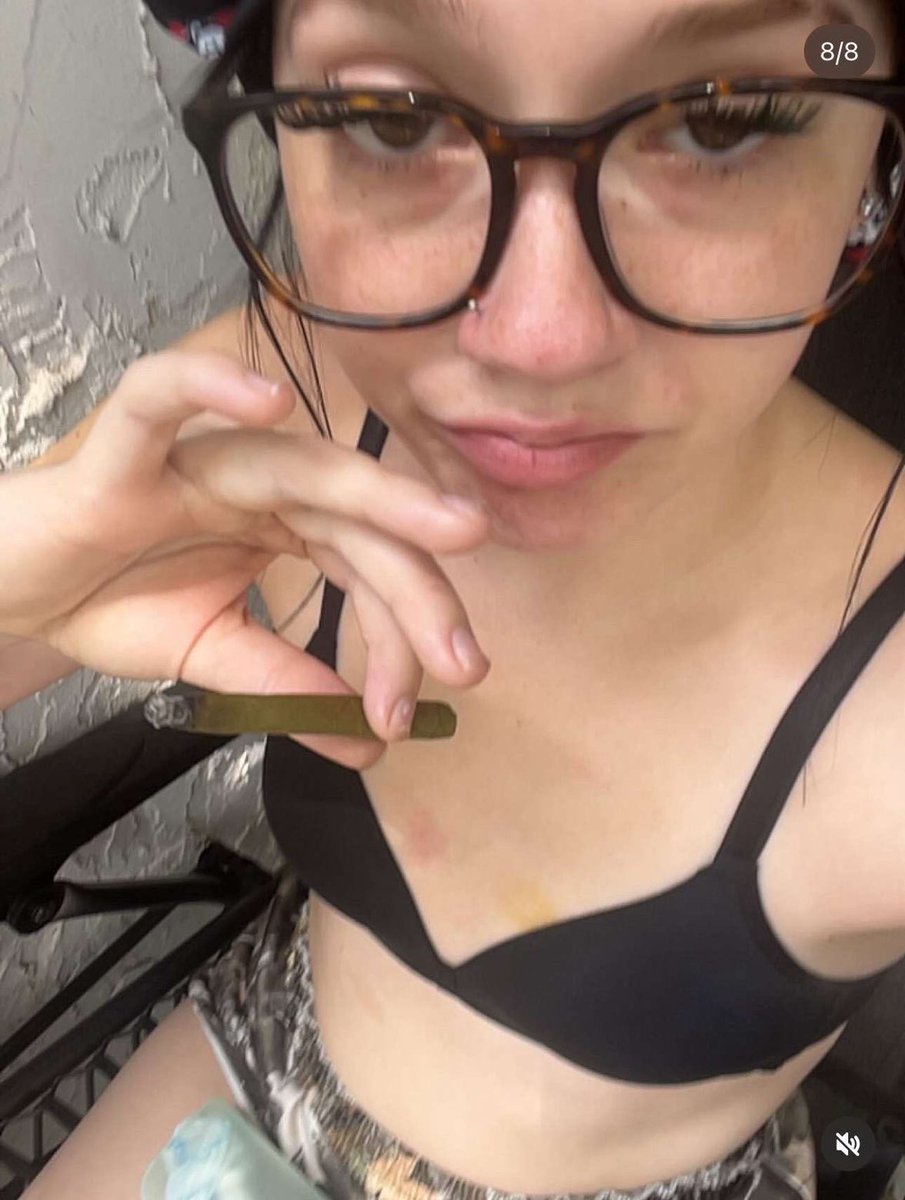 Ip0stpyts's tweet photo. somebody gotta bust on this snowbunnies face 

instagram:smkinkaetwo._
snapchat:cuben.sis

#pytt #snowbunny #ass #thick #bop #bigbooty #slut #facial #nutty https://t.co/gTxtgUudfR