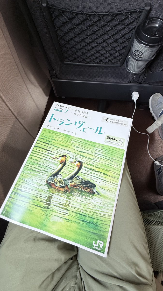 Okotutter's tweet photo. 金沢へ向かってます。
旅の楽しみ。新幹線のお供
#トランヴェール https://t.co/KTw82Gh7tB