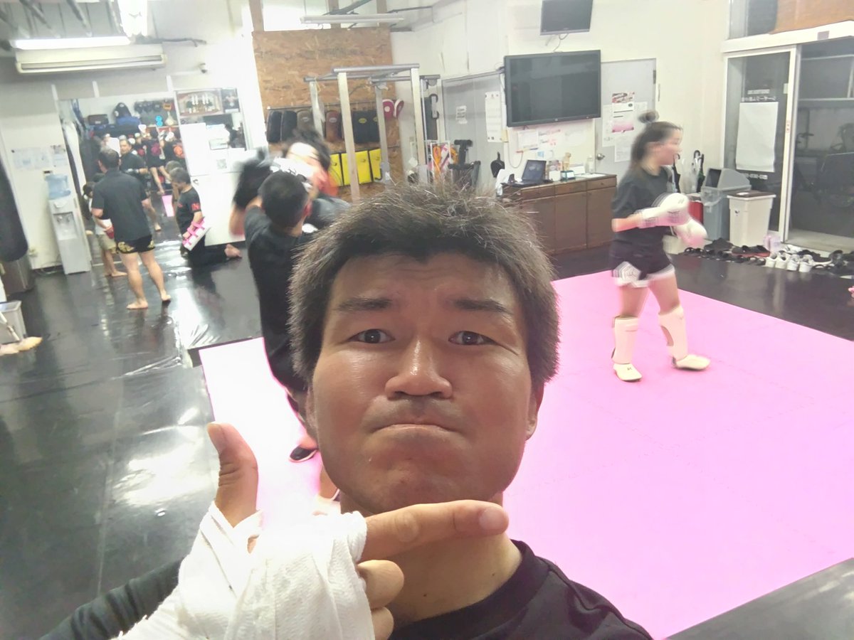 GGItoPML's tweet photo. 久しぶりにジムの様子
昨日はジュニア、一般ともに賑わってました！！
残念ながら練習中はこれ一枚のみ⋯
おもさげながんす
#シュートボクシング
#シーザージム新小岩 https://t.co/uJq6vLizYA