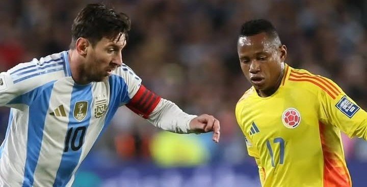 RCentral95's tweet photo. AFUERA COLOMBIA!

La selección colombiana de Jaminton Campaz quedó afuera en octavos por penales ante suiza y así cierra su participación mundialista. Felicitar a Campaz por su actuación, tocará volver al Carc. https://t.co/IUkXTsjvhX