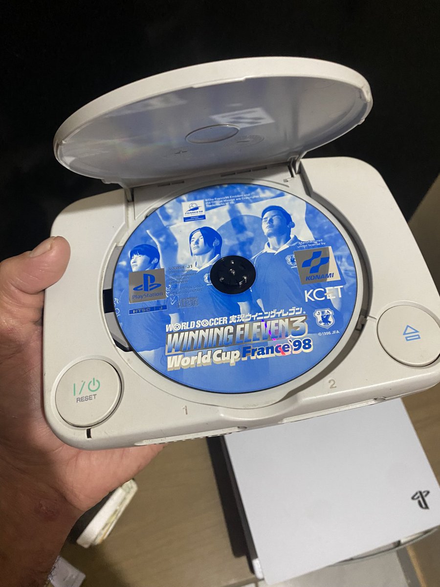 Thyiago17's tweet photo. @PlayStationFR 💿💿💿💿💿💿💿💿 https://t.co/mAK1milsco