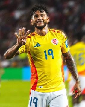 louxhabit_28's tweet photo. 🚨🌎 𝗔𝗛𝗢𝗥𝗔 El Brujo de Ghana, Nana Kwaku Bonsam, para BBC: 

“Yo no le he hecho ningún trabajo a Luis Suarez, él es así de malo” https://t.co/o6NXgI3Idi