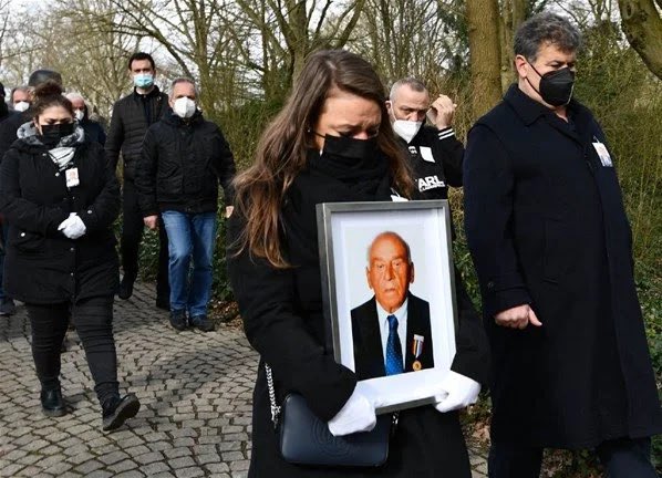 TurkishArc's tweet photo. “My father’s only wish was to take his final journey wrapped in the Turkish flag. We fulfilled his wish.”

Minas Kaya, a Turkish citizen of Armenian origin and a Korean War veteran who passed away in Bremen, Germany. https://t.co/XhtWG30qAh