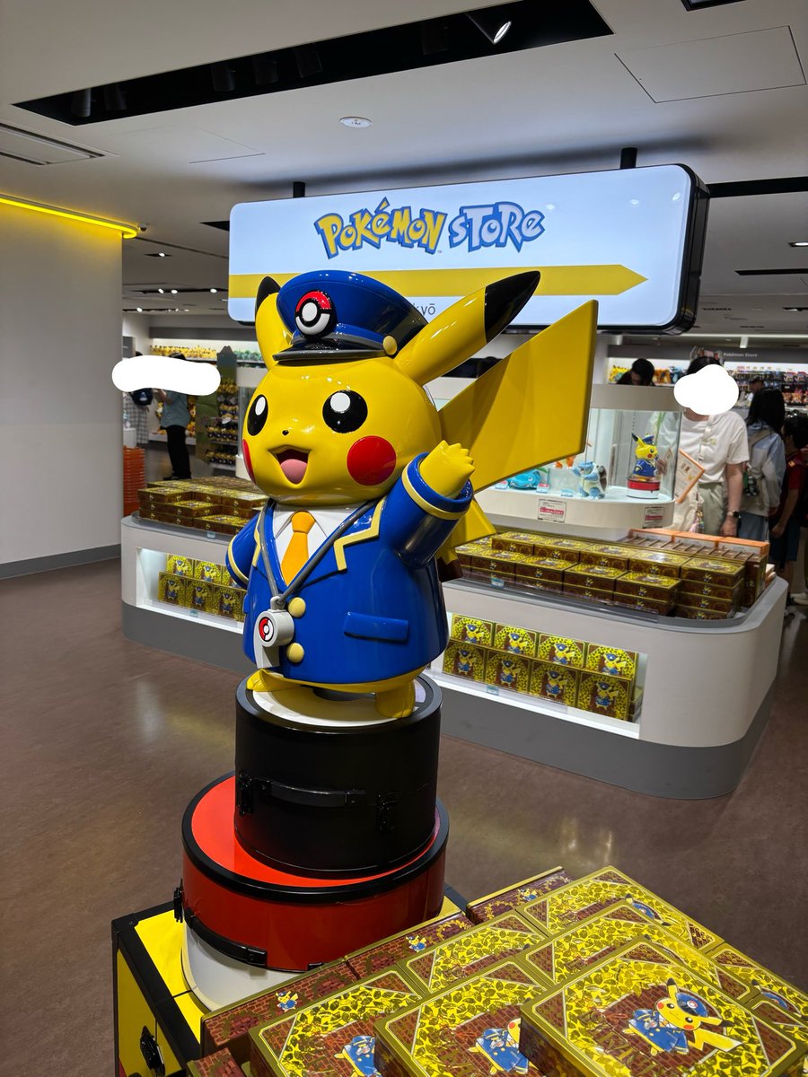 oxoii's tweet photo. 東京駅行ったついでのポケセン＆ストア
ストアの方、いつ新しくなったん…？めっちゃ可愛い限定ピカ様いっぱいいてちゅき🫶 https://t.co/e5RBBXRwuJ