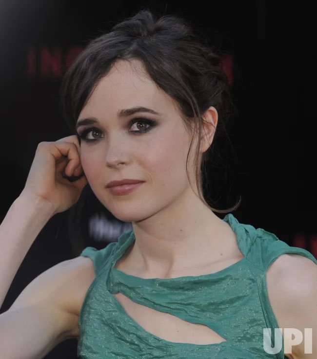 Fair_and_Biased's tweet photo. This is Ellen at the Inception premieres in Los Angeles &amp; London in 2010.  

The Odyssey may be an epic poem, but Ellen’s tale is a tragedy. https://t.co/Pwx3klNPXq