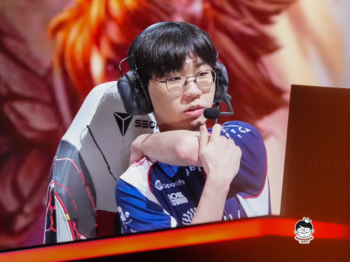 happiness_FD's tweet photo. 260706 MSI 브래킷 T1 vs FUR
📸 preview 🐿👍

스트레칭 란! 😉

#T1 #도란 #doran #최현준 https://t.co/rst5iwAXF7