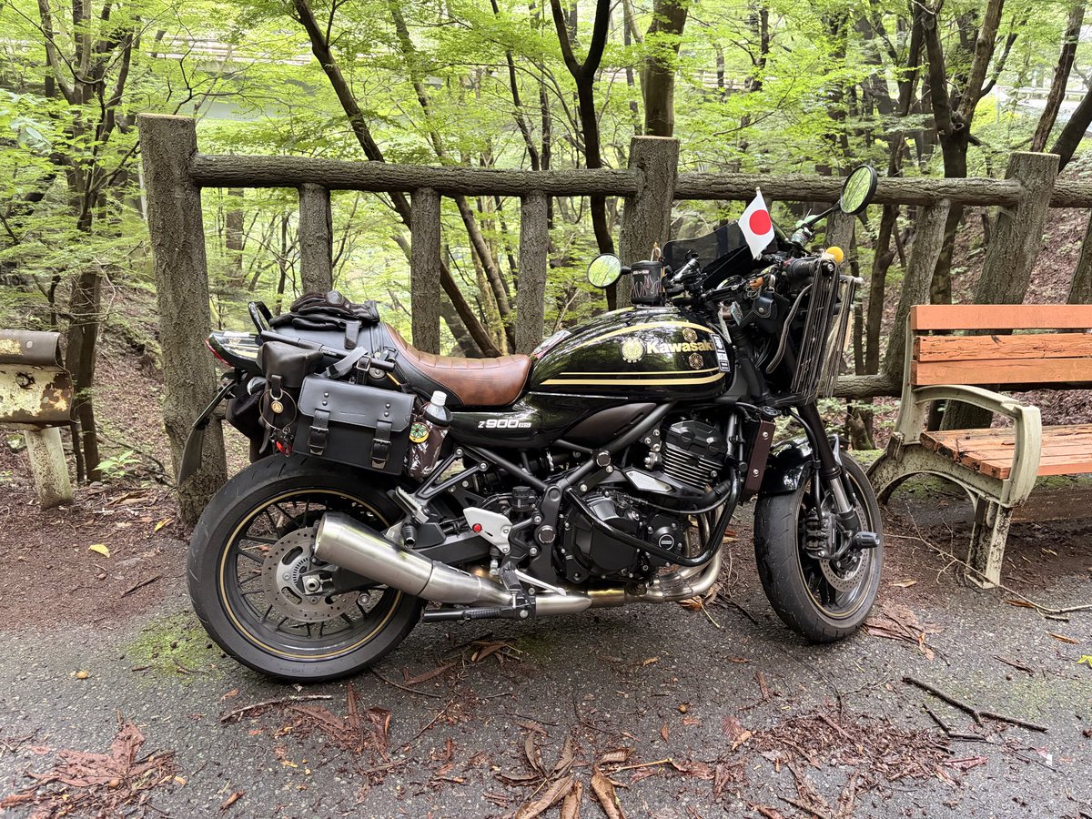ir0nPUNX's tweet photo. 塩原の滝前deこじはん。
スープ焼きそば目指して走ります。

#アサシンモーターサイクルクラブ
#Kawasaki
#z900rs
#日の本 https://t.co/niXoPzke6Q
