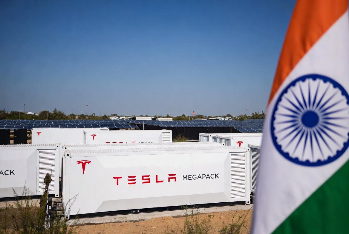 travel_invest's tweet photo. 🚨 Tesla가 인도에서 약 30억 달러 규모 Megapack 배터리 대형 계약 수주!

Tesla Energy 사업이 본격적으로 펌핑되고 있습니다 🚀

인도는 전력 수요가 폭발적으로 증가하고 있어 에너지 저장 장치 수요가 매우 큽니다.
Tesla Megapack이 글로벌 시장에서 점점 더 중요한 역할을 하고 있어요.

에너지 사업이 Tesla의 새로운 성장 엔진이 될 수 있을까요? 👇

$TSLA