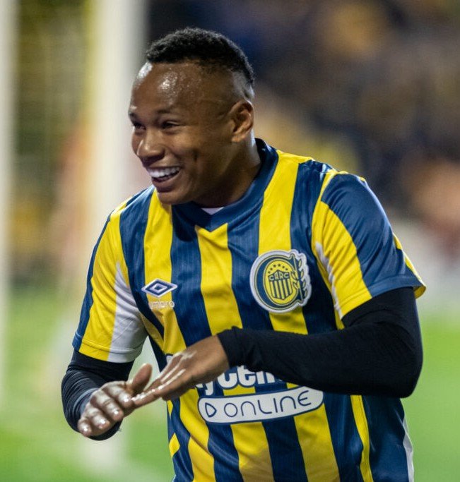 frabigol's tweet photo. Por más que lo odien, la verdad siempre se impone en el fútbol.

Carrascal, figura en el Flamengo, último campeon de la Libertadores, no jugó ni un minuto en el mundial para que juegue Campaz, SUPLENTE en ROSARIO CENTRAL.

Que pasó? Campaz se erró el gol de la clasificación. Fin. https://t.co/kAub0bNecI